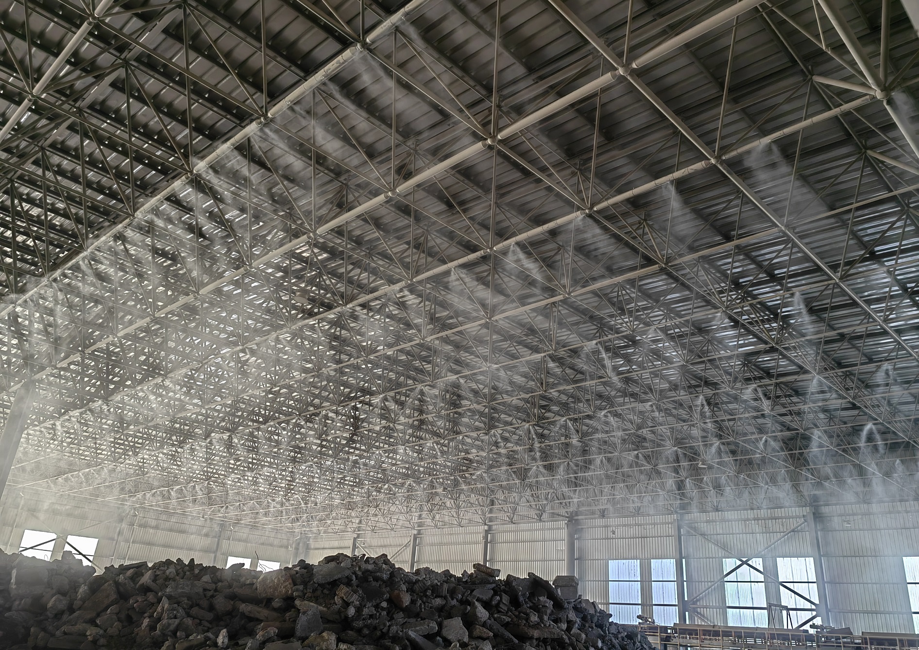 張家港建筑垃圾堆料場高壓噴霧降塵除塵